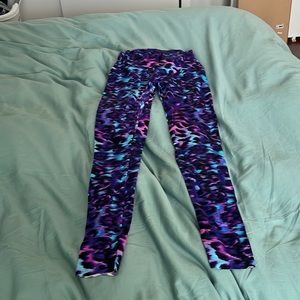 Cheetah k-deer leggings. Full length.